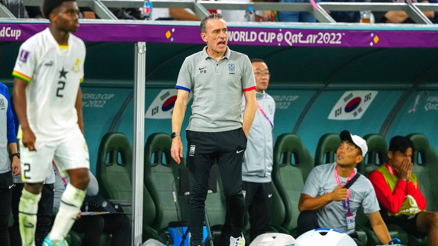 Mandatory Credit: Photo by Javier Garcia/Shutterstock 13634927cy Manager Paulo Bento of South Korea Korea Republic v Ghana, FIFA World Cup, WM, Weltmeisterschaft, Fussball 2022, Group H, Football, Edu ...