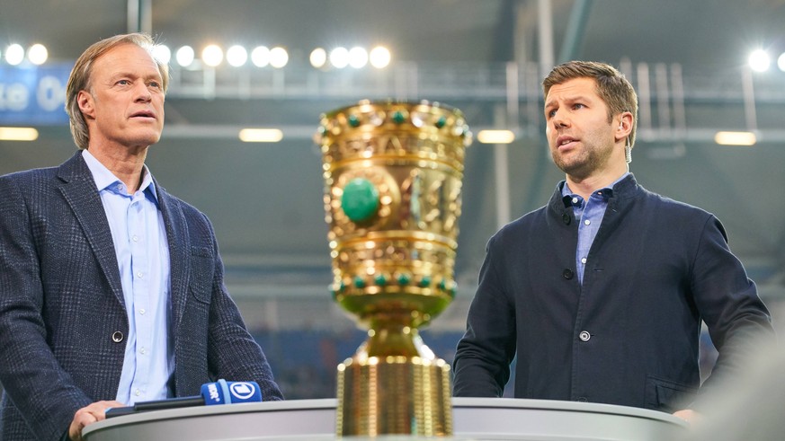 Gerhard DELLING, Moderator, Sportschau Sportmoderator Thomas HITZLSPERGER, Co-Moderator, Ex-Profi, DFB-Pokal, Trophaee, Pott, Pokal, Fernsehen,Journalisten, TV, Medien, Fotografen , Fernsehuebertragun ...