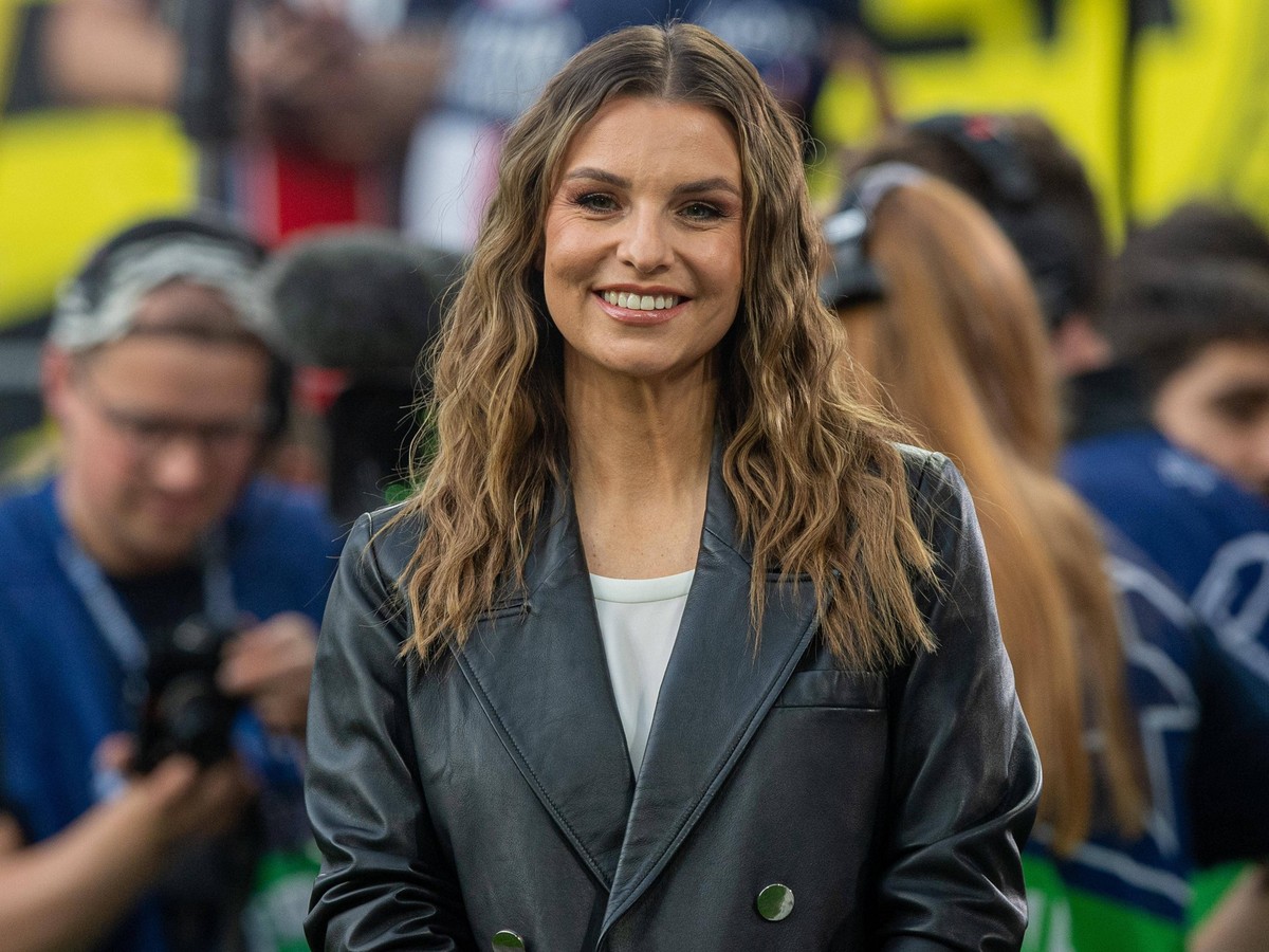 Fussball, Herren, Saison 2023/2024, Champions League Halbfinale, Hinspiel, Borussia Dortmund - Paris Saint-Germain, Moderatorin Laura Wontorra, 01.05.2024, *** Football, Men, 2023 2024 season, Champio ...