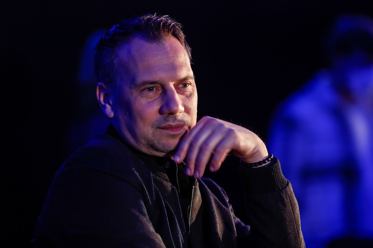 ARCHIV - 25.04.2022, Berlin: Thrillerautor Sebastian Fitzek beim Podcast-Launch &quot;3Uhr29 - Fitzeks Todesstunde&quot; im Zeiss-Großplanetarium Berlin. Die brutale Netflix-Serie «Dahmer» über den US ...