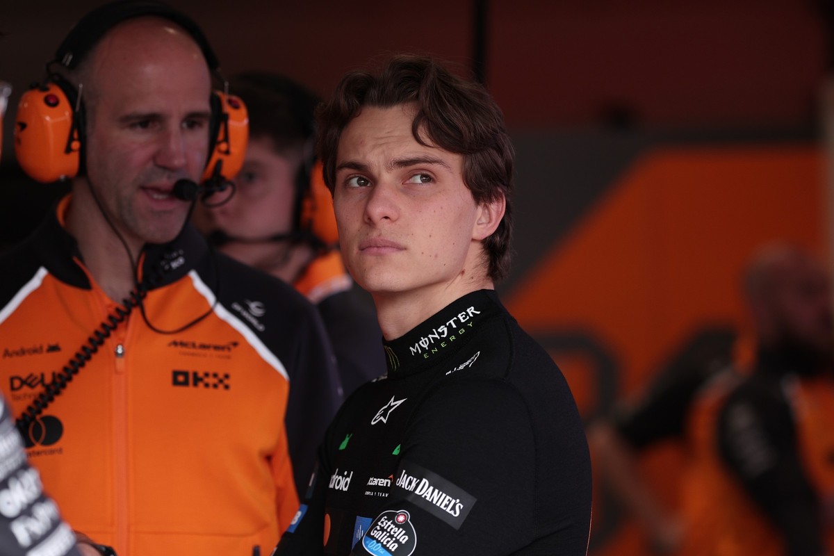 McLaren driver Oscar Piastri of Australia stands in the pit during a practice session for the Brazilian Formula One Grand Prix auto race at Interlagos race track in Sao Paulo, Friday, Nov. 7, 2025. (A ...