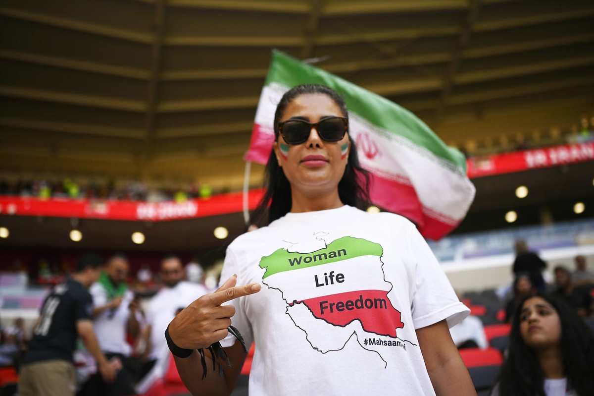 Foto Fabio Ferrari/LaPresse 25 Novembre 2022 Qatar - - Calcio - Qatar 2022 - Coppa del Mondo Fifa - Galles vs Iran - Gruppo B - Fase a Gironi - Ahmad Bin Ali Stadium. Nella foto: la gioia dei tifosi i ...