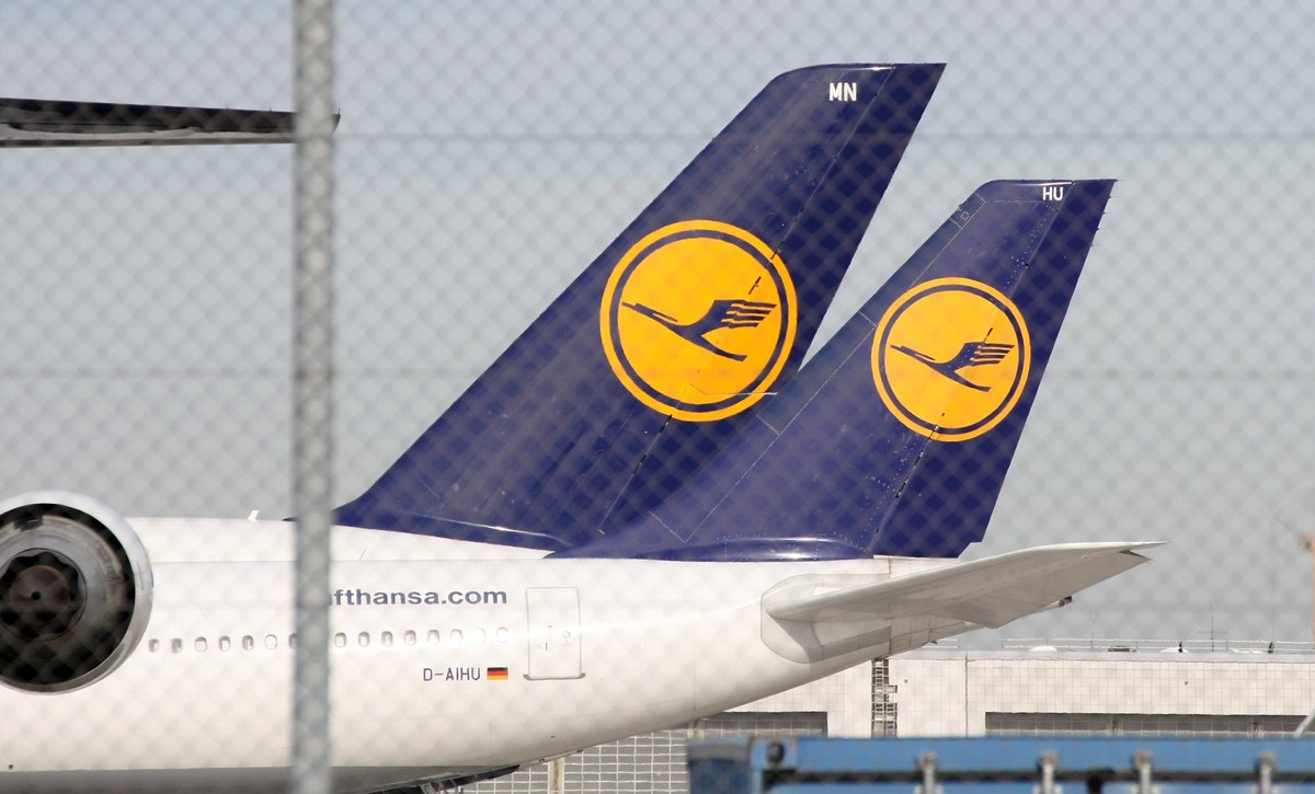 Lufthansa. International Flughafen Franz Josef Strauß Munchen. Flugzeuge, Reisende, Flug, Kontrolle, Sicherheit, fliegen in München, Bayern, Deutschland . October 25, 2023.