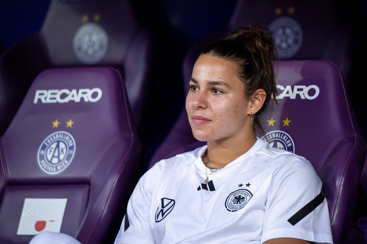 Lena Oberdorf Deutschland auf der Bank, AUT, Oesterreich vs Deutschland, Frauen Fussball Nationalmannschaft, UEFA Womens Nations League, 6. Spieltag, Saison 2024/2025, 03.06.2025 AUT, Oesterreich vs D ...