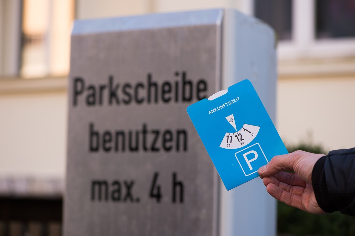 ARCHIV - Zum Themendienstbericht vom 27. Januar 2023: Im Auto geh