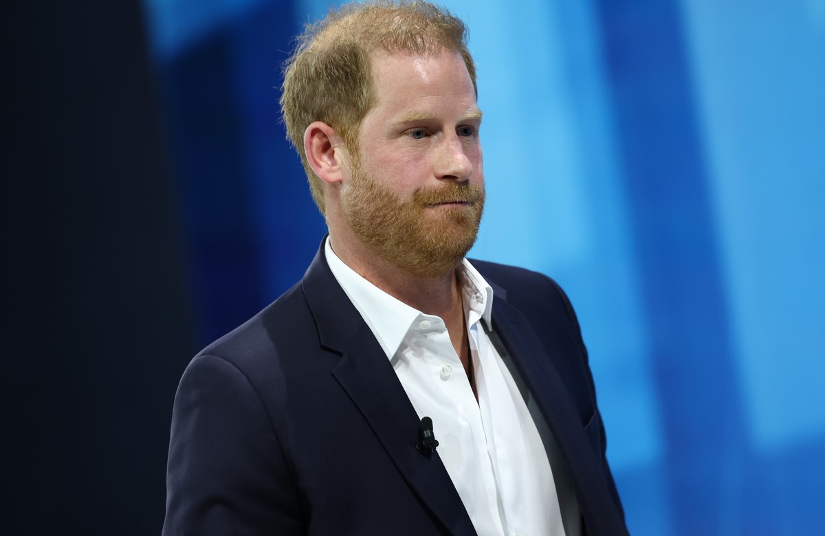 NEW YORK, NEW YORK - DECEMBER 04: Prince Harry, The Duke of Sussex, leaves the stage during the New York Times annual DealBook summit at Jazz at Lincoln Center on December 04, 2024 in New York City. T ...