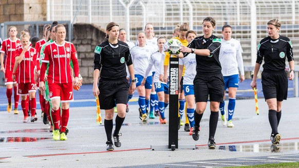 Franziska Wildfeuer (Mitte) bei ihrem ersten Bundesliga-Spiel in der Frauen-Bundesliga