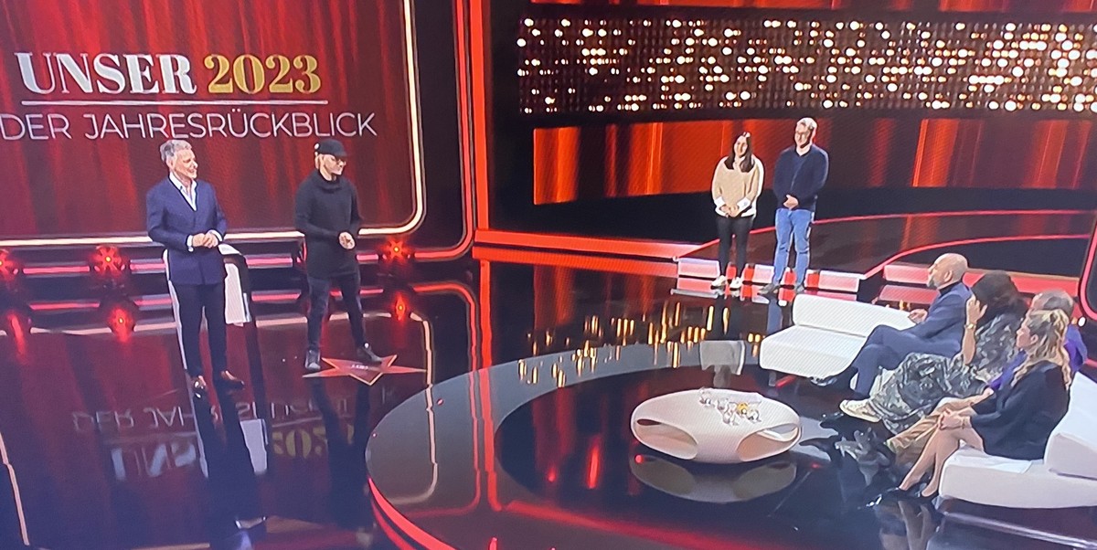 Pilawa erklärt die Spielregeln.