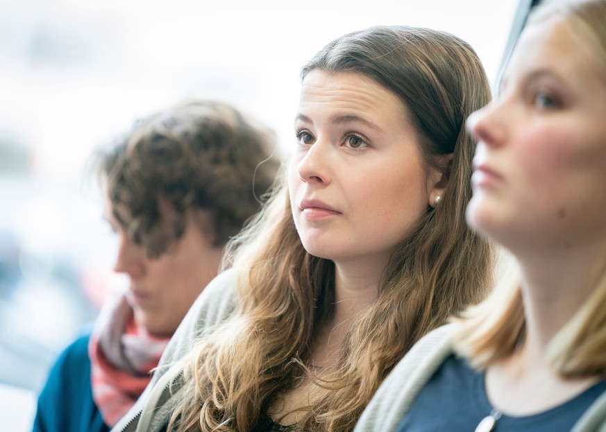 Die Klimaaktivistin Luisa Neubauer bei der Pressekonferenz zur Klimaklage.