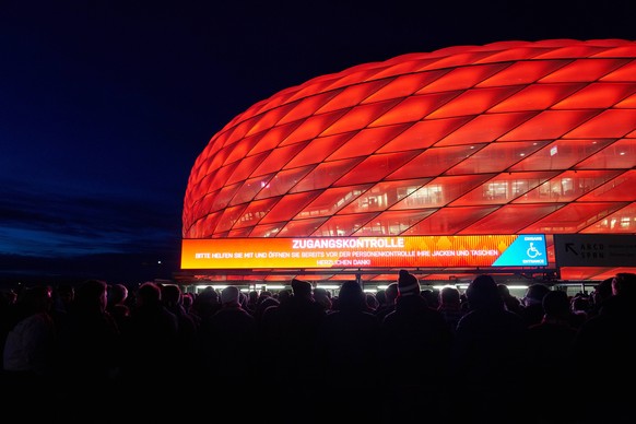 Allianz Arena Symbol, Illustration, Feature, Stadium, football stadium, exterior view, architecture, exterior, arena, light, light mood, evening mood, overview, long shot, night shot, evening sky, nig ...