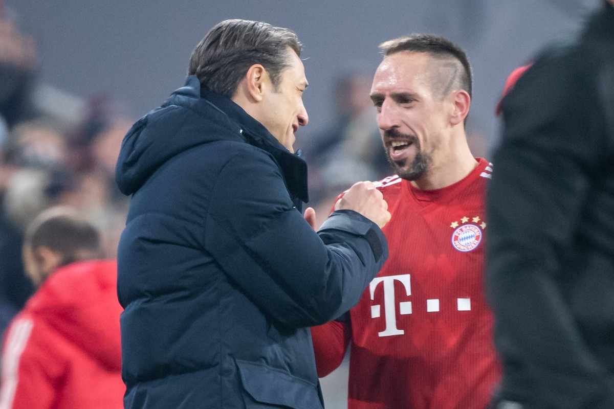 27.11.2018, xkvx, Fussball UEFA Champions League, FC Bayern Muenchen - Benfica Lissabon emspor, v.l. Franck Ribery (FCB - FC Bayern Muenchen) wird ausgewechselt / Trainer Niko Kovac (FCB - FC Bayern M ...