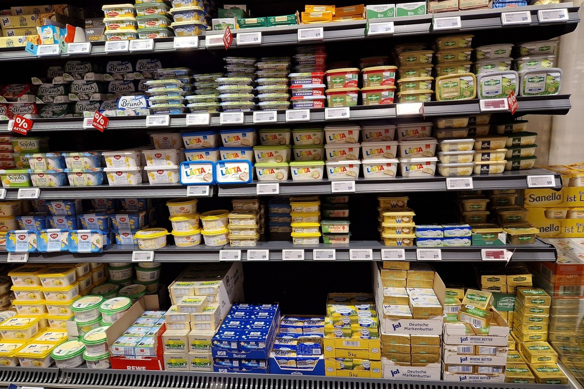 Ransbach-Baumbach Themenfoto: Konsum, Versorgung, Nahrungsmittel, Supermarkt, Einkauf, Versorgung, Lebensmittel, 12.12.2023 K
