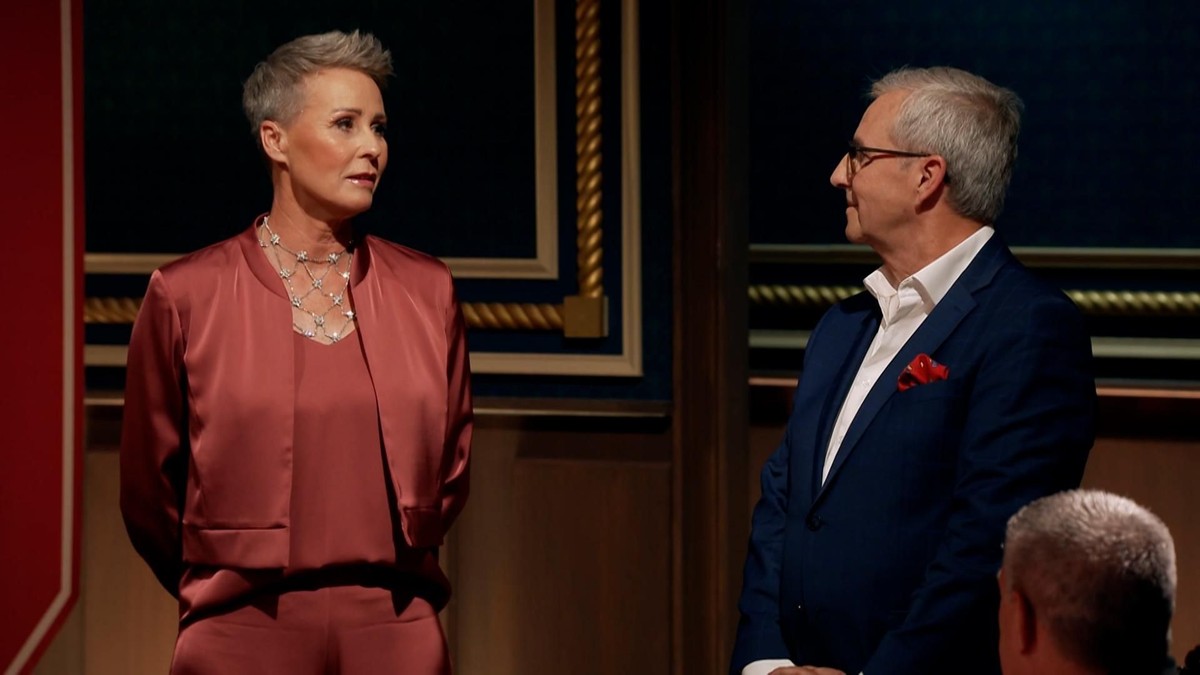 Sonja Zietlow und Jan Hofer. Der Loyale wurde am runden Tisch eliminiert.

+++ Die Verwendung des sendungsbezogenen Materials ist nur mit dem Hinweis und Verlinkung auf RTL+ gestattet. +++
