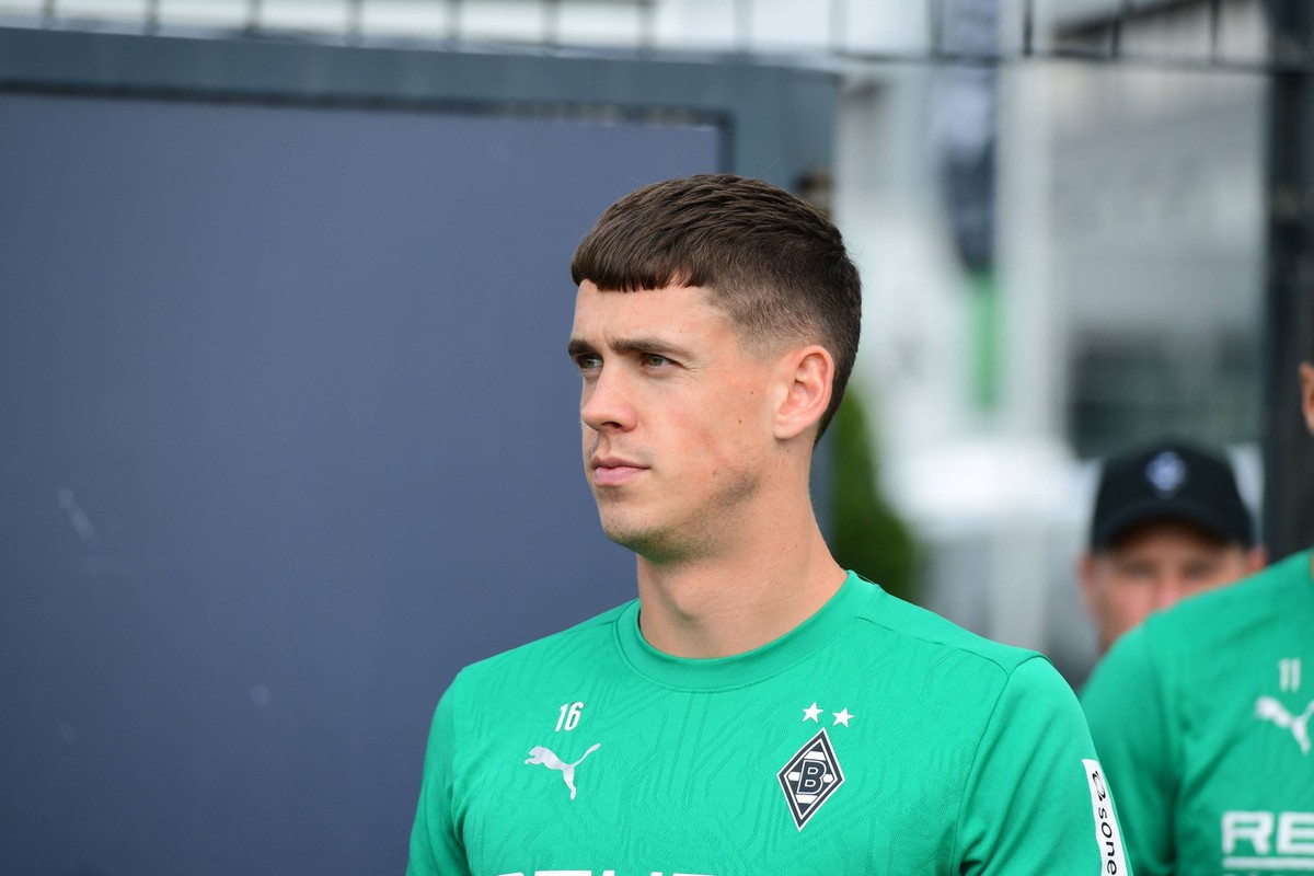 26.08.2024 Moenchengladbach Fussball, Herren, Saison 2023/2024, Training Borussia Moenchengladbach Philipp Sander Gladbach DFL regulations prohibit any use of photographs as image sequences and/or qua ...
