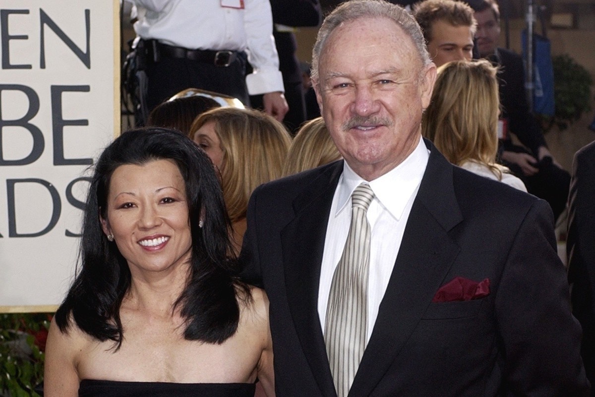 FILE - Actor Gene Hackman arrives with his wife, Betsy Arakawa, for the 60th Annual Golden Globe Awards in Beverly Hills, Calif., Sunday, Jan. 19, 2003. (AP Photo/Mark J. Terrill, File)