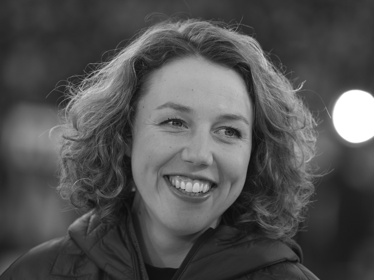ARCHIV - 18.02.2024, Tschechien, Nove Mesto Na Morave: Biathlon, Weltmeisterschaft, Massenstart 15 km, Männer. Laura Dahlmeier als Fensehexpertin im Stadion.Die ehemalige deutsche Biathletin Laura Dah ...