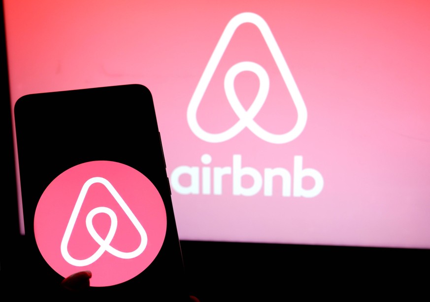 July 17, 2019 - India - In this photo illustration a Hospitality service provider application airbnb logo seen displayed on a smartphone. India PUBLICATIONxINxGERxSUIxAUTxONLY - ZUMAs197 20190717zabs1 ...