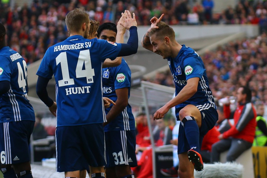 31.03.2018, xkvx, Fussball 1.Bundesliga, VfB Stuttgart - Hamburger SV, emspor, v.l. Torjubel, Goal celebration, celebrate the goal zum 0:1 durch Lewis Holtby (HSV - Hamburger SV) mit der Mannschaft St ...