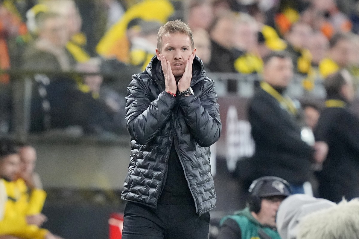Bayern&#039;s head coach Julian Nagelsmann reacts during the German Bundesliga soccer match between Borussia Dortmund and Bayern Munich in Dortmund, Germany, Saturday, Oct. 8, 2022. (AP Photo/Martin M ...