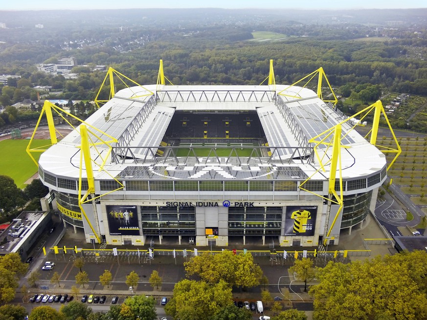 Westfalenstadion (Signal Iduna Park) in Dortmund, groesstes Fussballstadion Deutschlands, Luftbild, Deutschland, Nordrhein-Westfalen, Ruhrgebiet, Dortmund Westfalenstadion (Signal Iduna Park) in Dortm ...