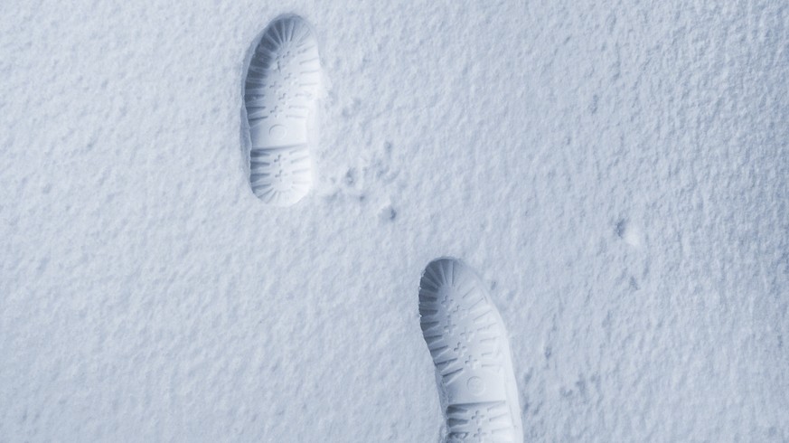 Ob man im Osten auch Fußabtritte im Schnee hinterlassen kann, ist unklar. Noch ist nicht sicher, ob die weiße Pracht auch liegen bleibt.