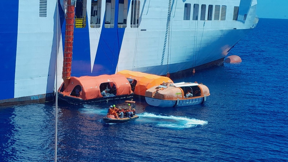 HANDOUT - 08.07.2024, Spanien, ---: Auf diesem von der spanischen Seenotrettung zur Verf