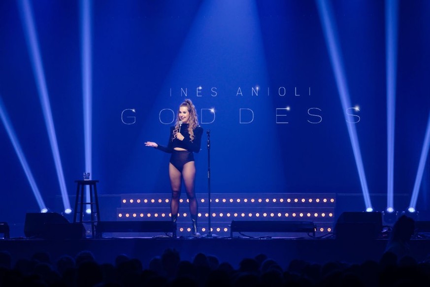 BERLIN, GERMANY - MAY 05: (EXCLUSIVE COVERAGE) German comedian Ines Anioli performs at the Columbiahalle on May 5, 2022 in Berlin, Germany. (Photo by Frank Hoensch/Getty Images)