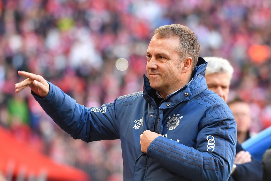 Vorschau zum DFB Pokal Halbfinale FC Bayern Muenchen-Eintracht Frankfurt. Archivfoto: Hans Dieter Flick Hansi ,Trainer Bayern Muenchen, winkt,zeigt,Gestik, Einzelbild,angeschnittenes Einzelmotiv,Portr ...