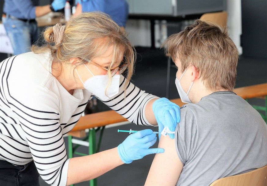 Kurtscheid Rheinland-Pfalz: Corona-Impfung in Kurtscheid, *** Kurtscheid Rhineland-Palatinate Corona vaccination in Kurtscheid, Copyright: xJoergxNiebergall/Eibner-Pressefox EP_JNL