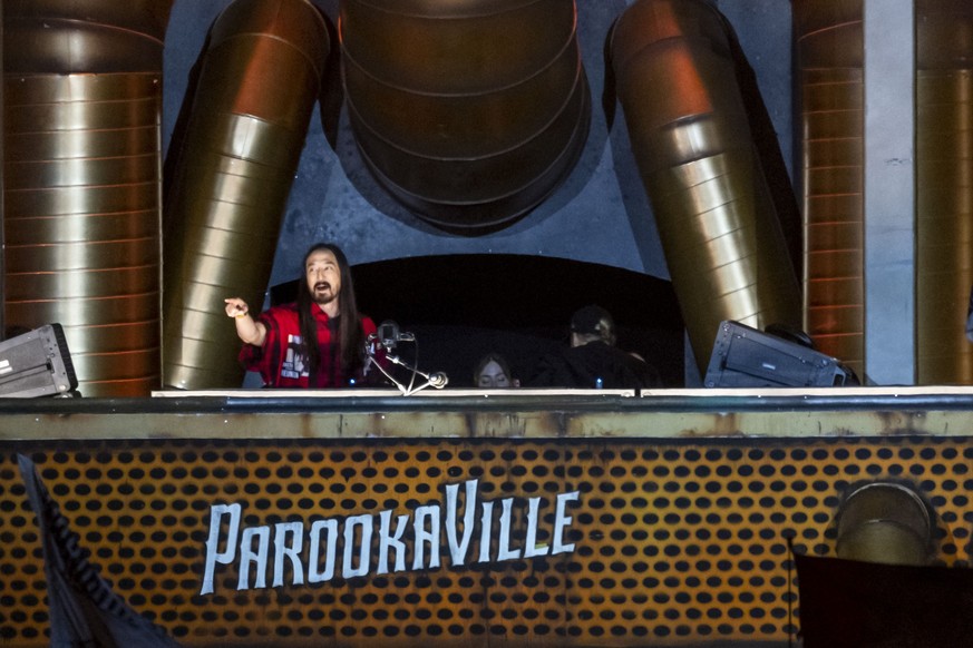 21.07.2023, Nordrhein-Westfalen, Weeze: DJ Steve Aoki, US-amerikanischer Electro-House-DJ, Musiker und Musikproduzent, performt auf der Hauptb