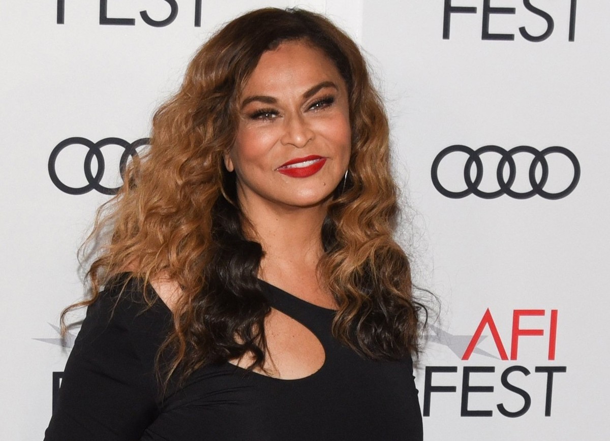 ARCHIV - 14.11.2019, USA, Hollywood: Tina Knowles, Mutter von Popstar Beyonce kommt zum AFI FEST 2019. Die 69-jährige Unternehmerin habe die Scheidung von ihrem Ehemann, dem Schauspieler Richard Lawso ...