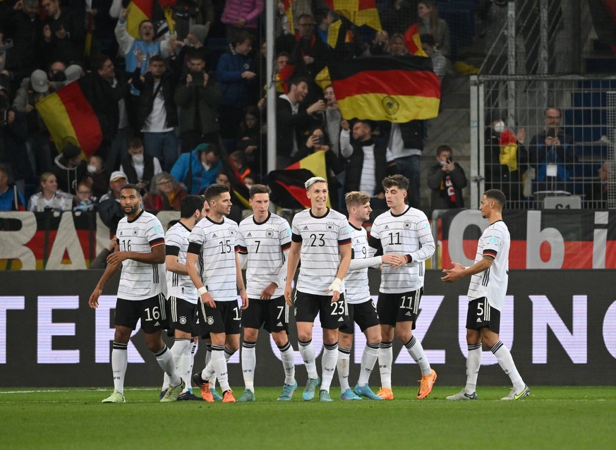 Beim Länderspiel gegen Israel (2:0) war Julian Weigl (Nummer 15) wieder bei der Nationalmannschaft dabei.