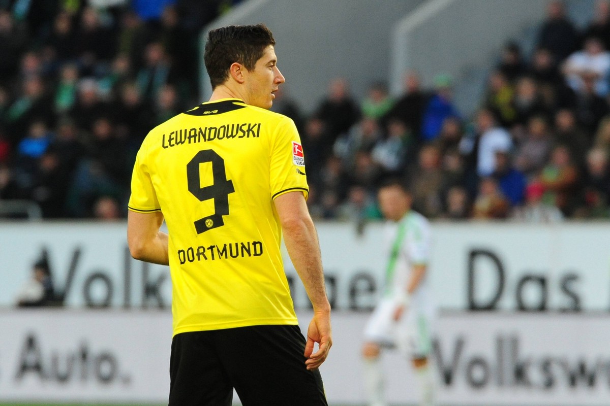 Bildnummer: 15000764 Datum: 09.11.2013 Copyright: imago/Revierfoto
Fussball 1. Bundesliga 12. Spieltag VfL Wolfsburg - Borussia Dortmund am 09.11.2013 in der Volkswagen Arena in Wolfsburg Robert Lewa ...
