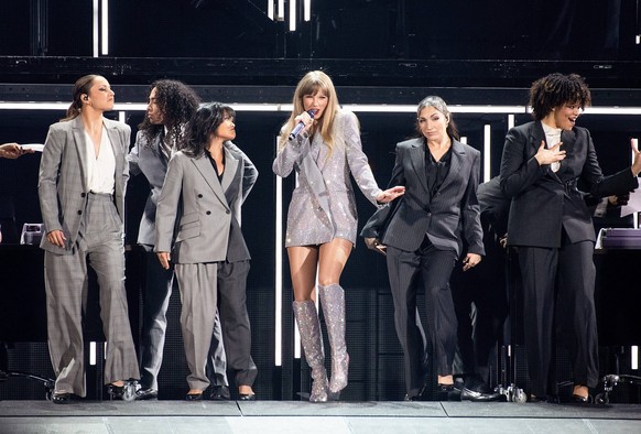 24 MARZO 2023, LAS VEGAS, NV, USA: Las Vegas, NV - 24 MARZO: SOLO PER USO EDITORIALE Taylor Swift si esibisce sul palco durante il tour Eras di Taylor Swift all'Elegant Stadium il 24 marzo 2023 a Las V…