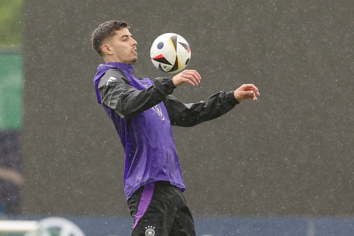 Kai Havertz kontrolliert den Ball, Training Tag 4, Trainingslager der deutschen Natiionalmannschaft, Spa- und GolfResort Weimarer Land, 30.05.2024, Blankenhain, Deutschland. *** Kai Havertz controls t ...