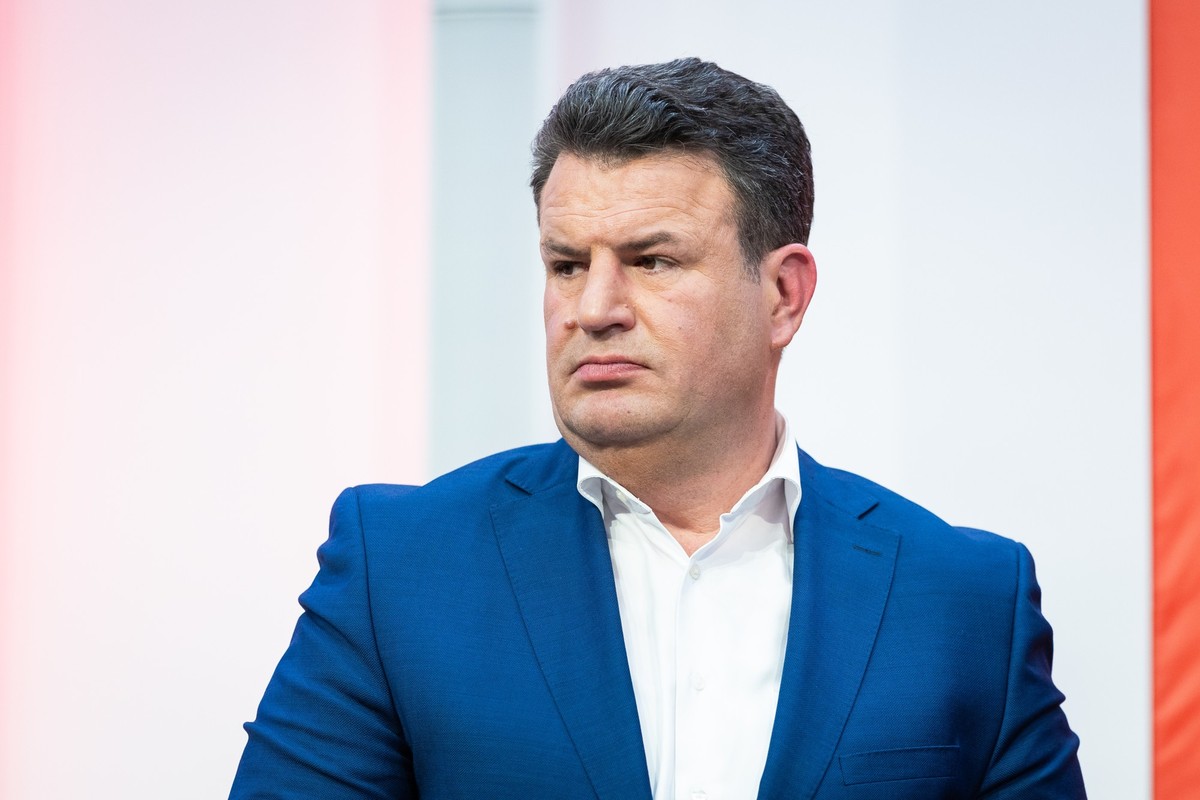 ARCHIV - 14.04.2025, Niedersachsen, Hannover: Hubertus Heil (SPD), geschäftsführender Bundesminister für Arbeit und Soziales, nimmt an einer Dialogkonferenz zum Start des SPD-Mitgliedervotums teil. Di ...