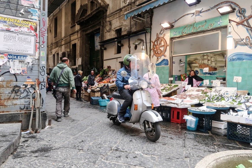 Napoli, stands at the fish market. (Photo by: Universal Archive/Universal Images Group via Getty Images)