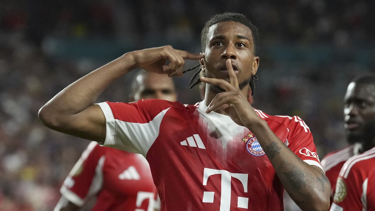 ARCHIV - 20.06.2025, USA, Miami Gardens: Fußball: Club-WM, Bayern München - Boca Juniors, Vorrunde, Gruppe C, 2. Spieltag im Hard Rock Stadium: Bayern Münchens Michael Olise feiert seinen Siegtreffer ...