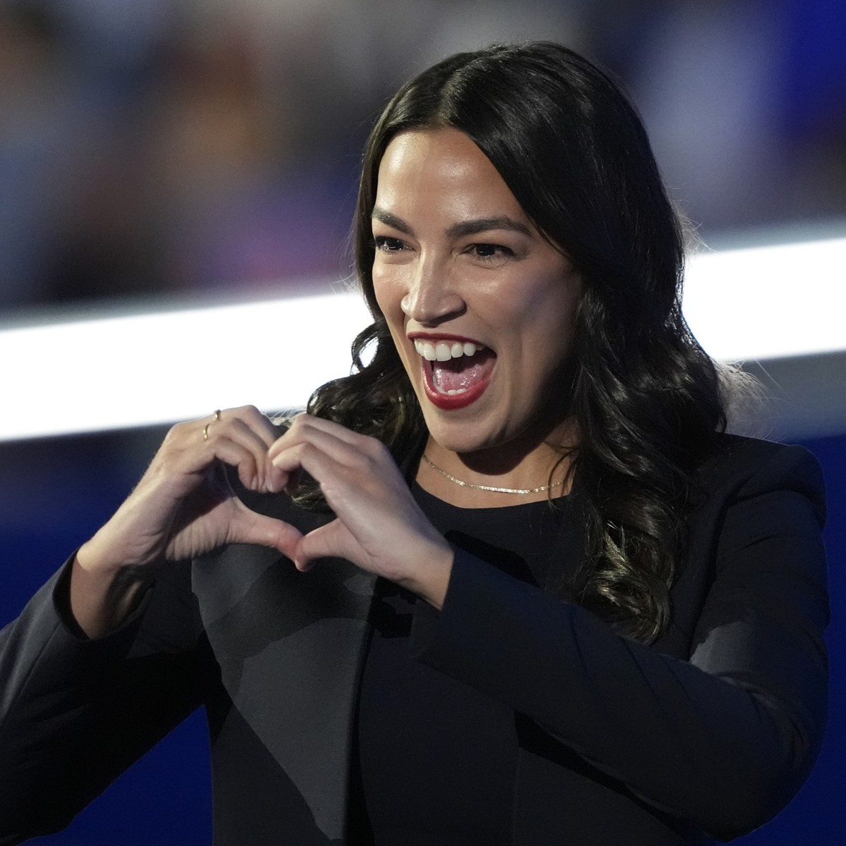 Alexandria Ocasio Cortez im Portrat Kinder Partner Twitter Tanzvideo