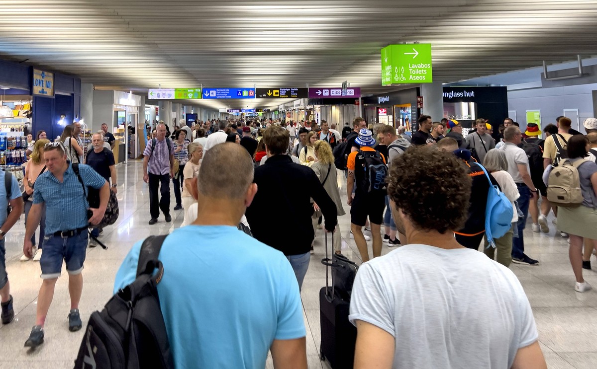30.06.2023, Beliebtes Reiseziel der Deutschen, Mallorca. Airport Palma de Mallorca PMI. Millionen Touristen passieren Jährlich den Flughafen. 30.06.2023, Urlaubsreisen Mallorca 30.06.2023, Urlaubsreis ...