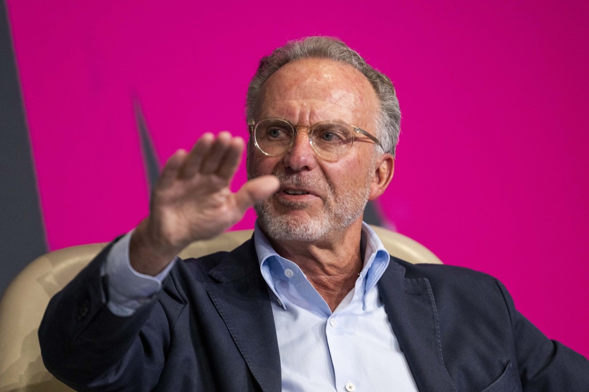 ARCHIV - 01.06.2023, Nordrhein-Westfalen, Düsseldorf: Karl-Heinz Rummenigge, Mitglied Exekutivkomitee der UEFA, spricht während einer Podiumsrunde beim SpoBis-Kongress. Rummenigge sieht keine Schonzei ...
