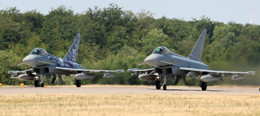 12.06.2023, Mecklenburg-Vorpommern, Laage: Beim Taktischen Luftwaffengeschwader 73 &quot;Steinhoff&quot; auf dem Flughafen Rostock-Laage gehen zwei Bundeswehr-Eurofighter an den Start f