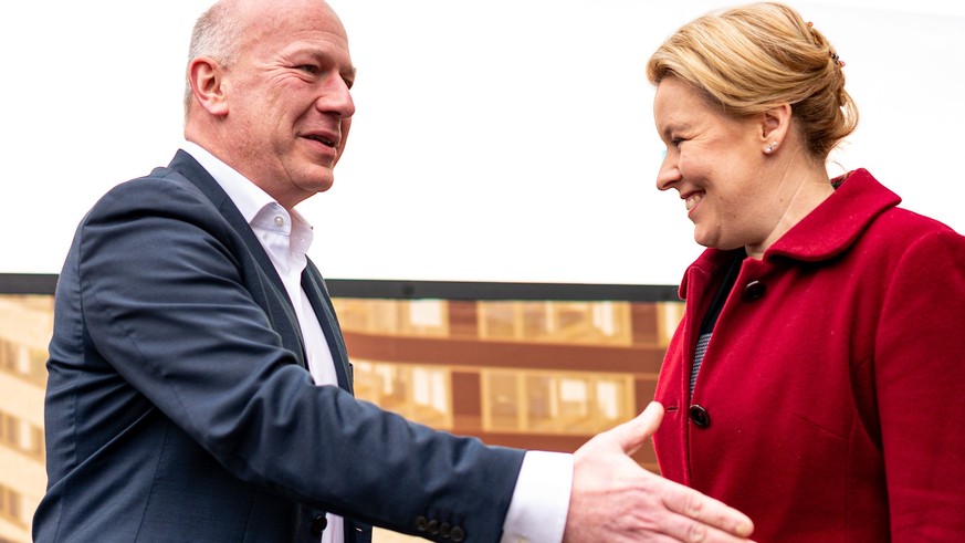 ARCHIV - 20.02.2023, Berlin: Franziska Giffey (SPD), Regierende Bürgermeisterin von Berlin, und Kai Wegner, Spitzenkandidat der CDU, kommen zu Sondierungsgesprächen auf dem EUREF-Campus. Die SPD in Be ...