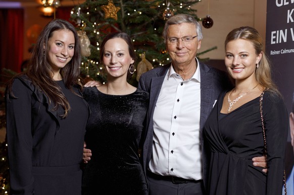 CDU-Mann Wolfgang Bosbach mit Viktoria, Natalie und Caroline.