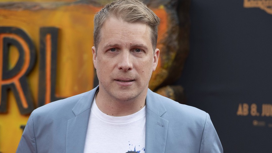 Oliver POCHER, Moderator, Roter Teppich, Red Carpet Show, Ankunft, arrival, Filmpremiere JURASSIC WORLD - EIN NEUES ZEITALTER am 30.05.2022 in Koeln, *** Oliver POCHER, presenter, red carpet, red carp ...