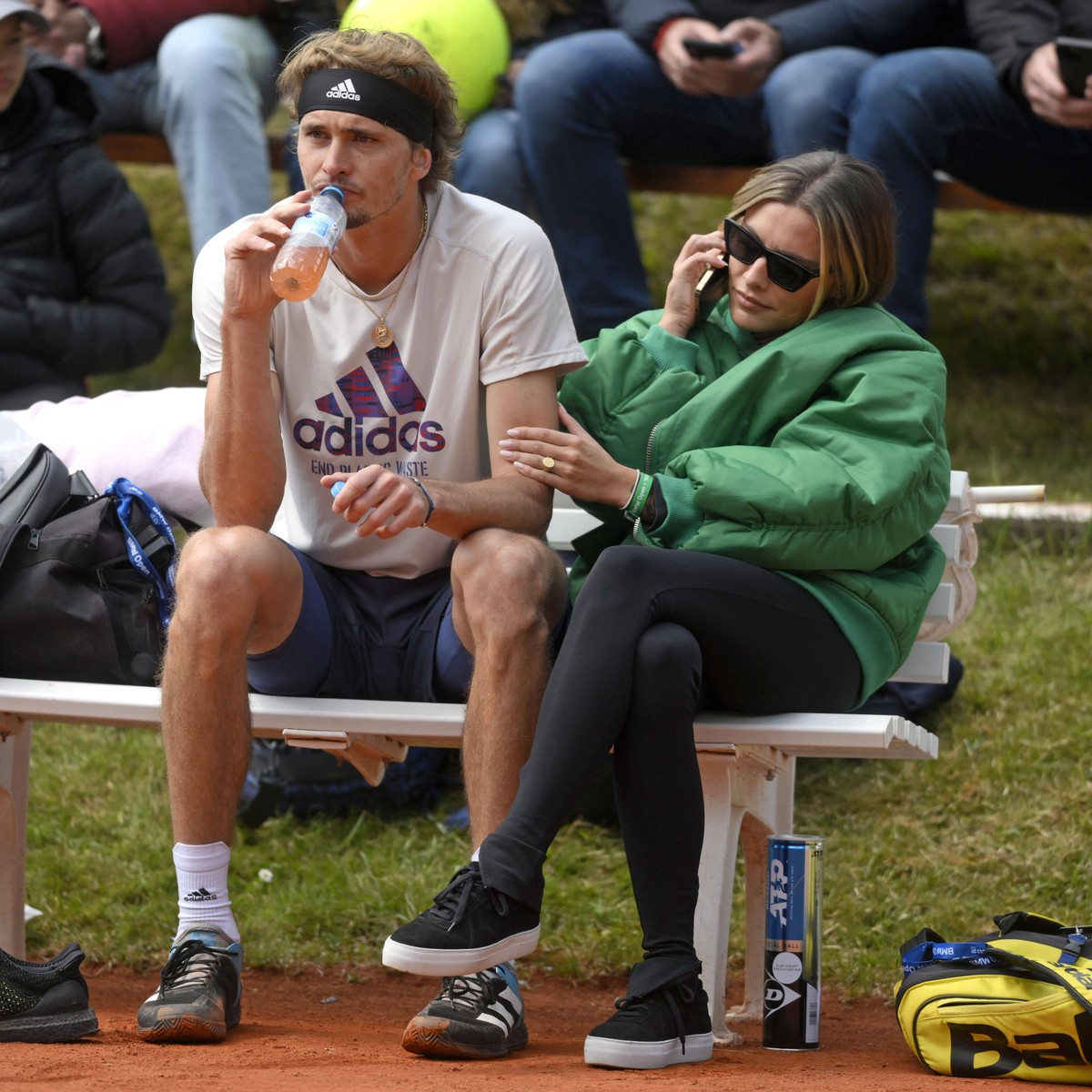 Tennis-Star Alexander Zverev enttäuscht von seiner Freundin Sophia Thomalla Gangbang 1200x1200 Sexbild HD Tennis-Star Alexander Zverev enttäuscht von seiner Freundin Sophia Thomalla