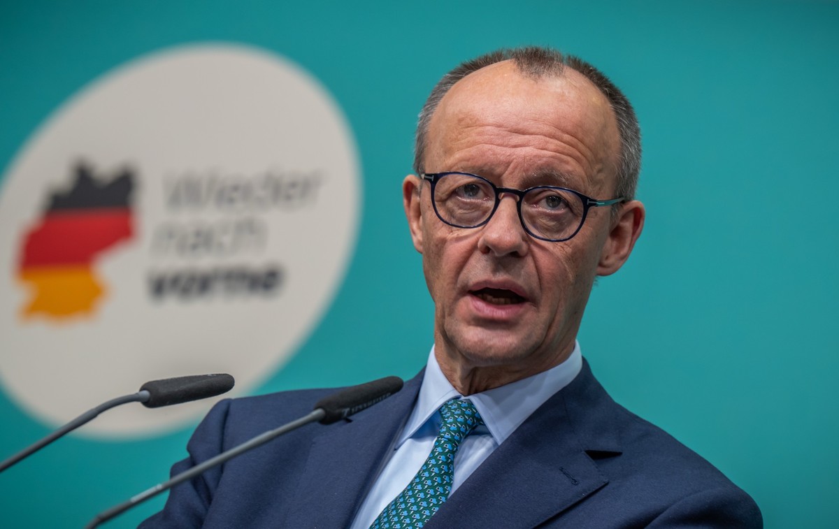 27.01.2025, Berlin: Friedrich Merz, Bundesvorsitzender der CDU und Kanzlerkandidat der Union, spricht bei einer Pressekonferenz nach den Gremiensitzungen der CDU. Die Union will sich zu aktuellen Migr ...