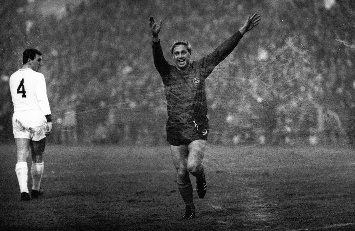 Am 2. Dezember 1967 war der heute große FC Bayern noch eine kleine Nummer. Nürnberg fegt die Münchener mit 7:3 vom Platz. Franz Brungs macht einen Fünferpack.