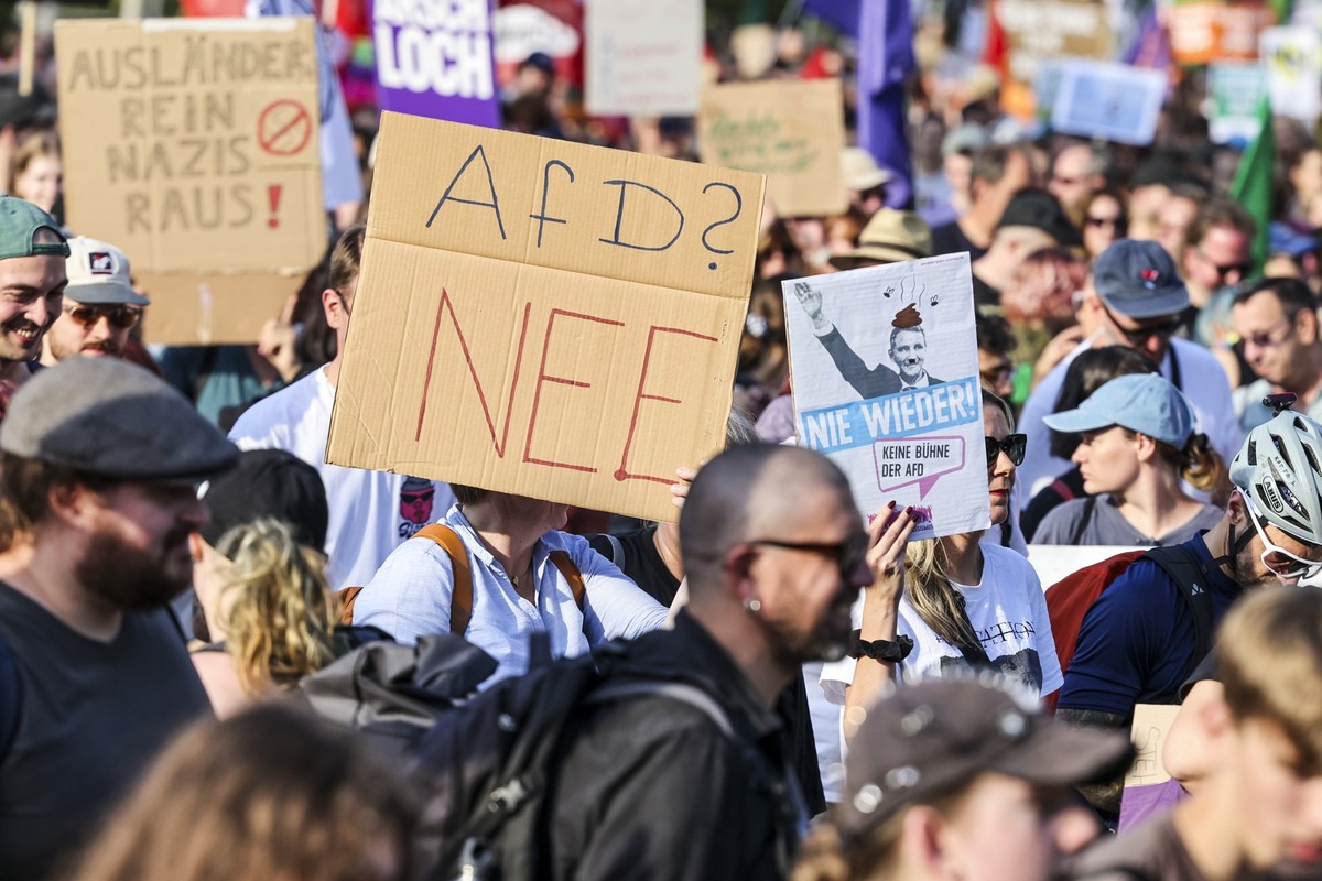 05.09.2024, Nordrhein-Westfalen, Essen: Ein Demonstrant h