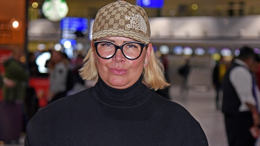 Claudia Effenberg beim Abflug der ICH BIN EIN STAR - HOLT MICH HIER RAUS Dschungelcamp-Kandidaten nach Australien am Frankfurt International Airport in Frankfurt am Main am 01.01.2023 *** Claudia Effe ...